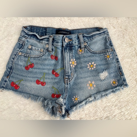 Aeropostale Vintage High Rise Shorty Shorts  Cherry And Daisy Print Women Sz 0 - Picture 1 of 7